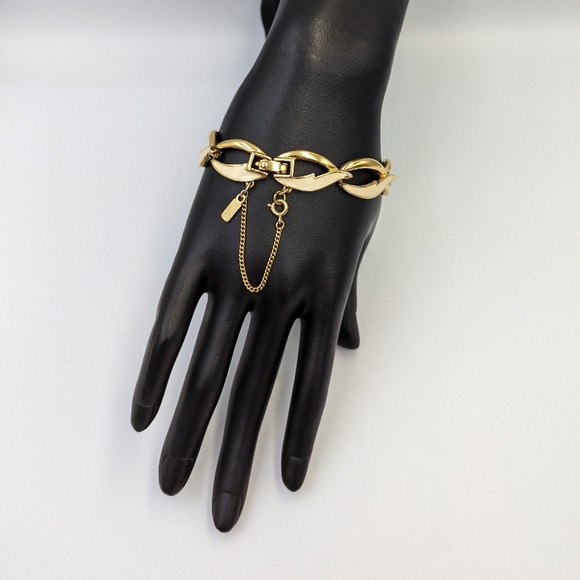 Vintage Monet Link Bracelet Cream Enamel Gold Tone Safety Chain Fold Clasp - Picture 7 of 13